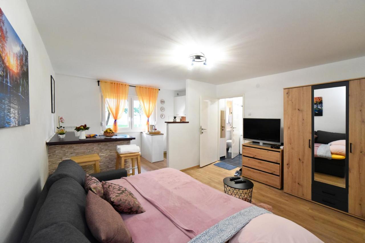 Studio Apartment Aneta Zagreb Exterior foto